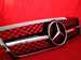 Решетка радиатора Mercedes W203 AMG-дизайн. 
Год выпуска: 2000-2007.
Материал: ABS-пластик.
Цвет: черный с хром рамкой.
В комплекте оригинальная эмблема-звезда (код А638 888 00 86).
Подходит ко всем версиям модели, кроме Sportcoupe CL203