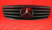Решетка радиатора Mercedes W211 в стиле AMG. 
Год выпуска: 2002-2006.
Материал: ABS-пластик.
Цвет: черный матовый.
В комплекте оригинальная эмблема-звезда (NO. A163 888 00 86)
Возможен заказ решетки с черной матовой оригинальной звездой (+25 евро)
